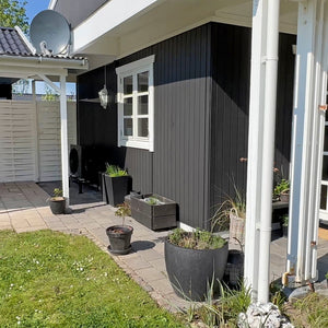 Varmepumpe med folie på sort sommerhus